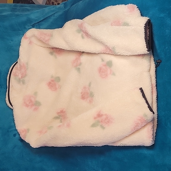 VS PINK White Fleece Half-Zip (M) - Roses - Picture 4 of 4